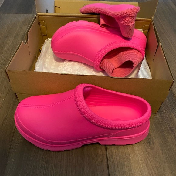 UGG Vibrant Pink Platform Clogs - Women’s Size 9 - Picture 3 of 5